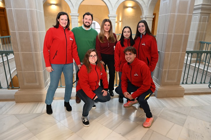 Imagen de La alcaldesa recibe a los cinco linarenses que participarán en el Campeonato del Mundo de Kenpo