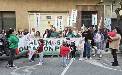 Imagen de USTEA se manifiesta en la Delegación Provincial contra la Privatización de la Educación