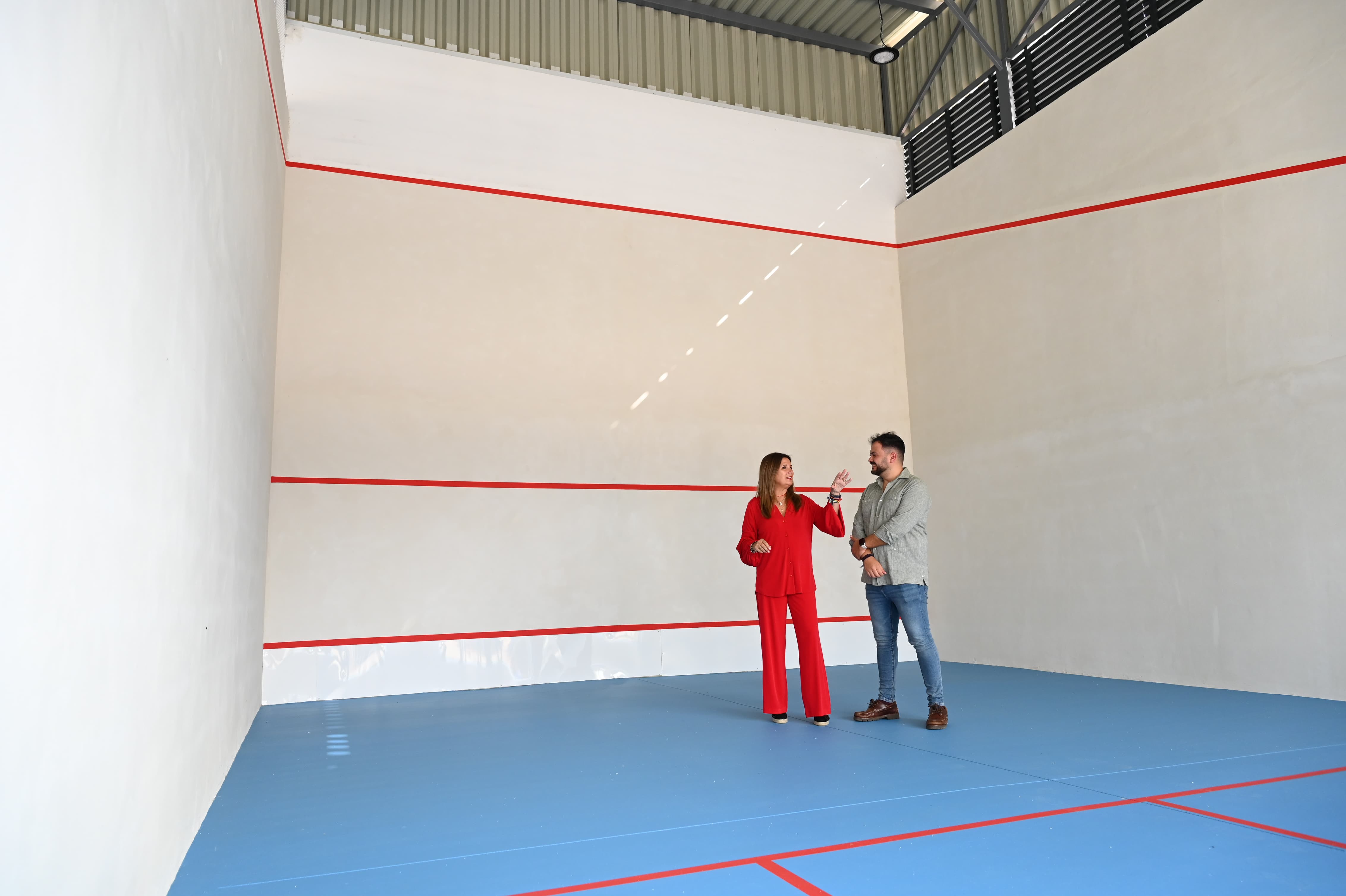Imagen de El Ayuntamiento de Linares pone en servicio las pistas de squash del polideportivo Mariano de la Paz tras su reciente remodelación