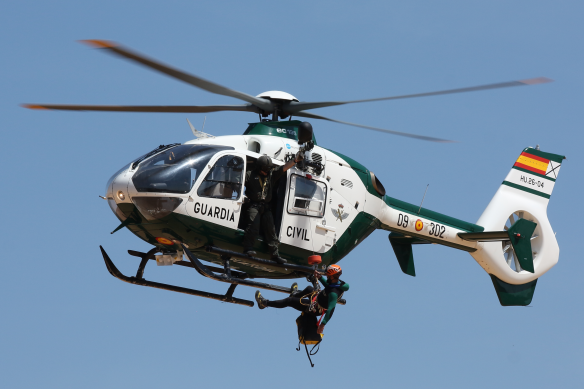 Imagen de La Guardia Civil rescata a tres senderistas en el Parque Natural de Cazorla, Segura y Las Villas.