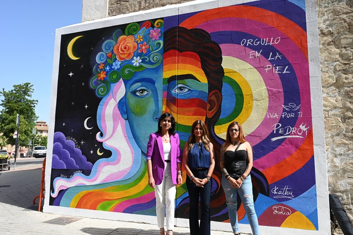 Imagen de La programación de la campaña ‘Linares Diversa’ comienza con la inauguración del mural ‘Orgullo en la piel