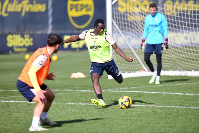 Imagen de Peker Chikola, velocidad africana para el Linares Deportivo