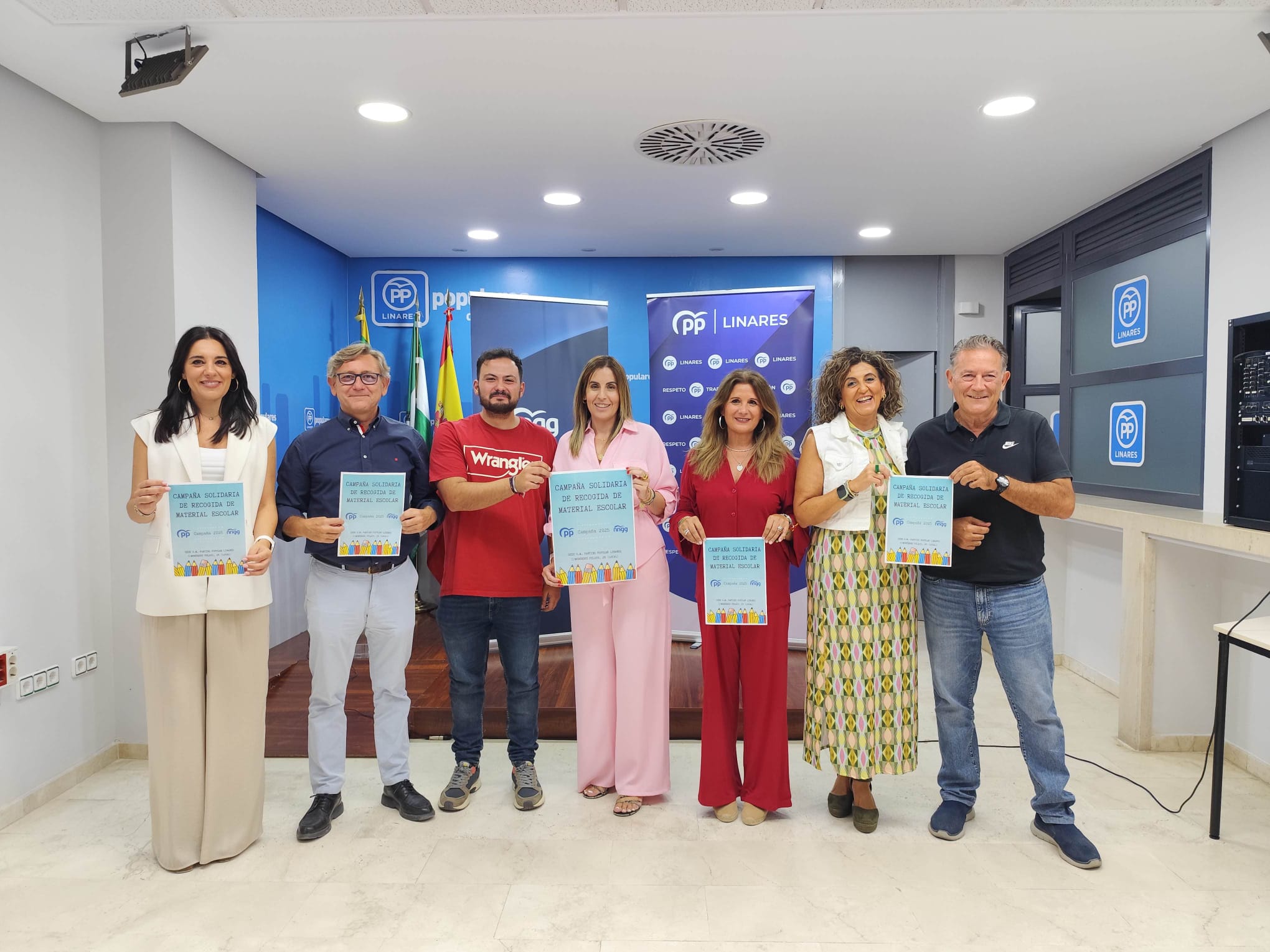 Imagen de Nuevas Generaciones y el Partido Popular de Linares impulsan una nueva edición de la campaña solidaria de recogida de material escolar