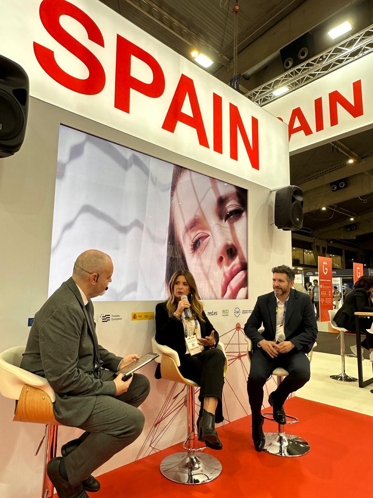 Imagen de Auxi del Olmo destaca en Barcelona la transformación sostenible y el potencial empresarial de Linares