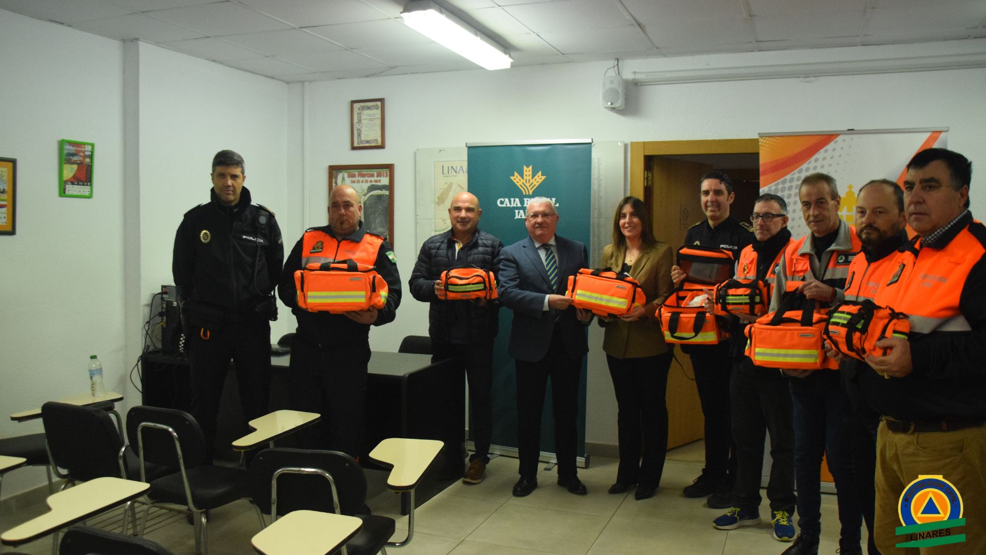 Imagen de Entrega de nuevo material para reforzar la labor de la Agrupación Local de Protección Civil de Linares