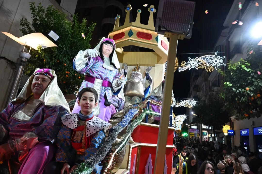 Imagen de Linares se rinde a la magia de la Cabalgata de los Reyes Magos