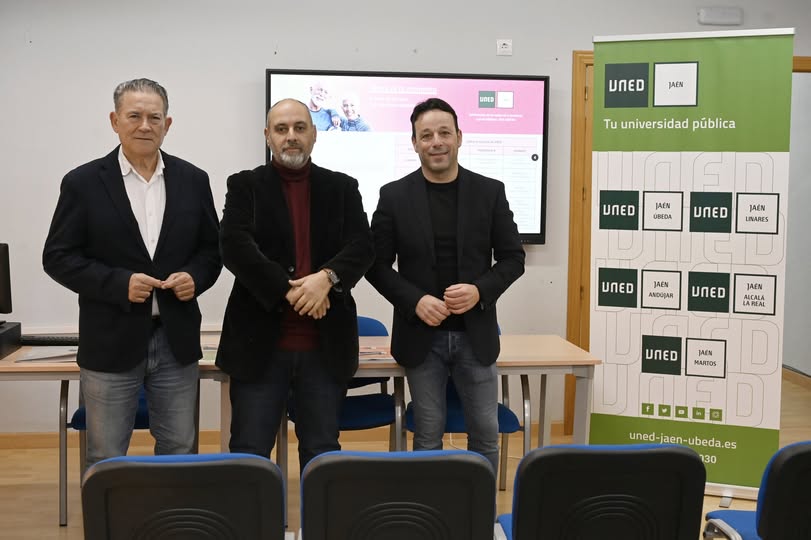 Imagen de Caro-Accino destaca la llegada del Programa Senior de la UNED a Linares por primera vez