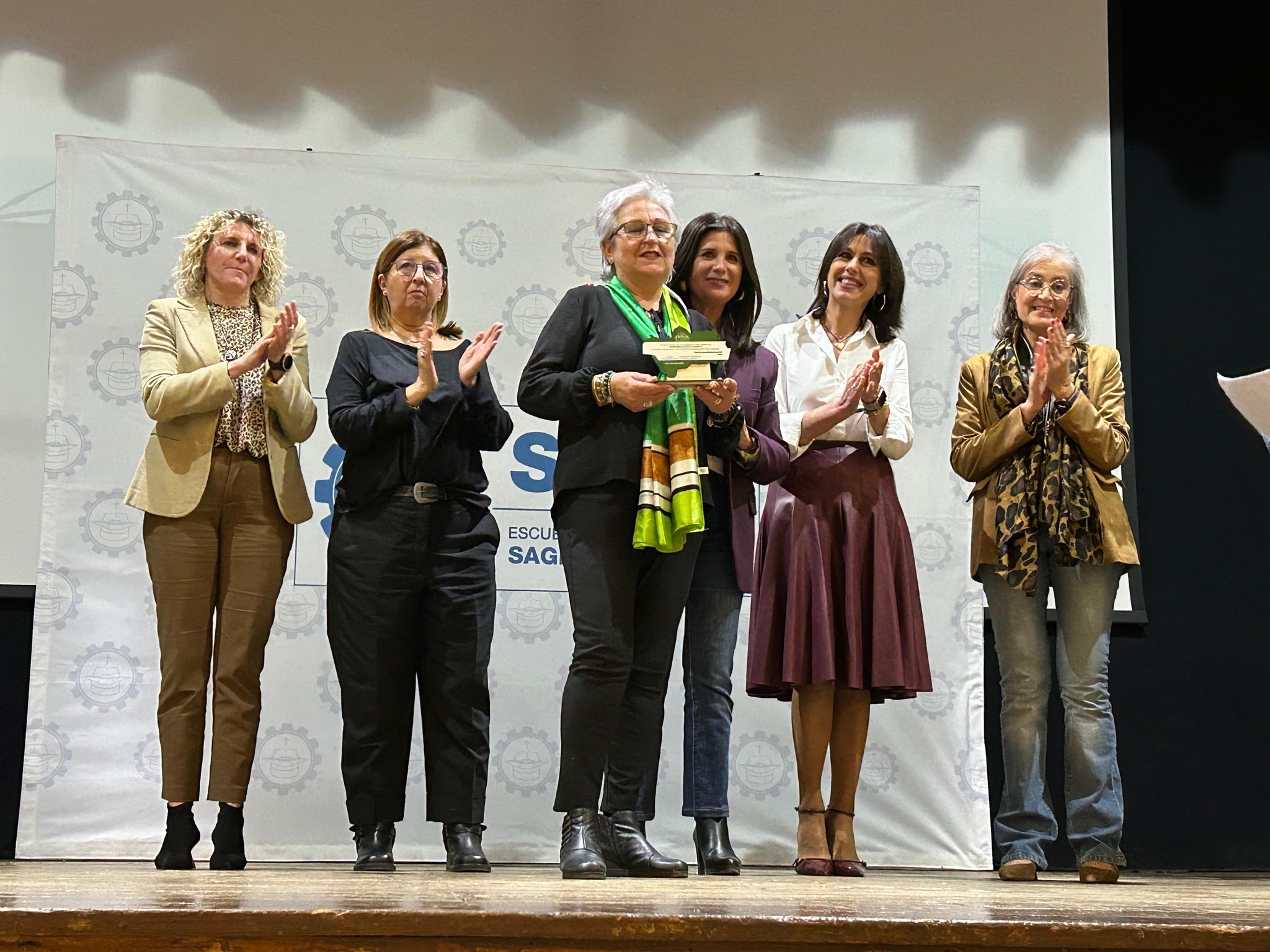 Imagen de Linares celebra el Día de Andalucía con un emotivo encuentro intergeneracional en la SAFA