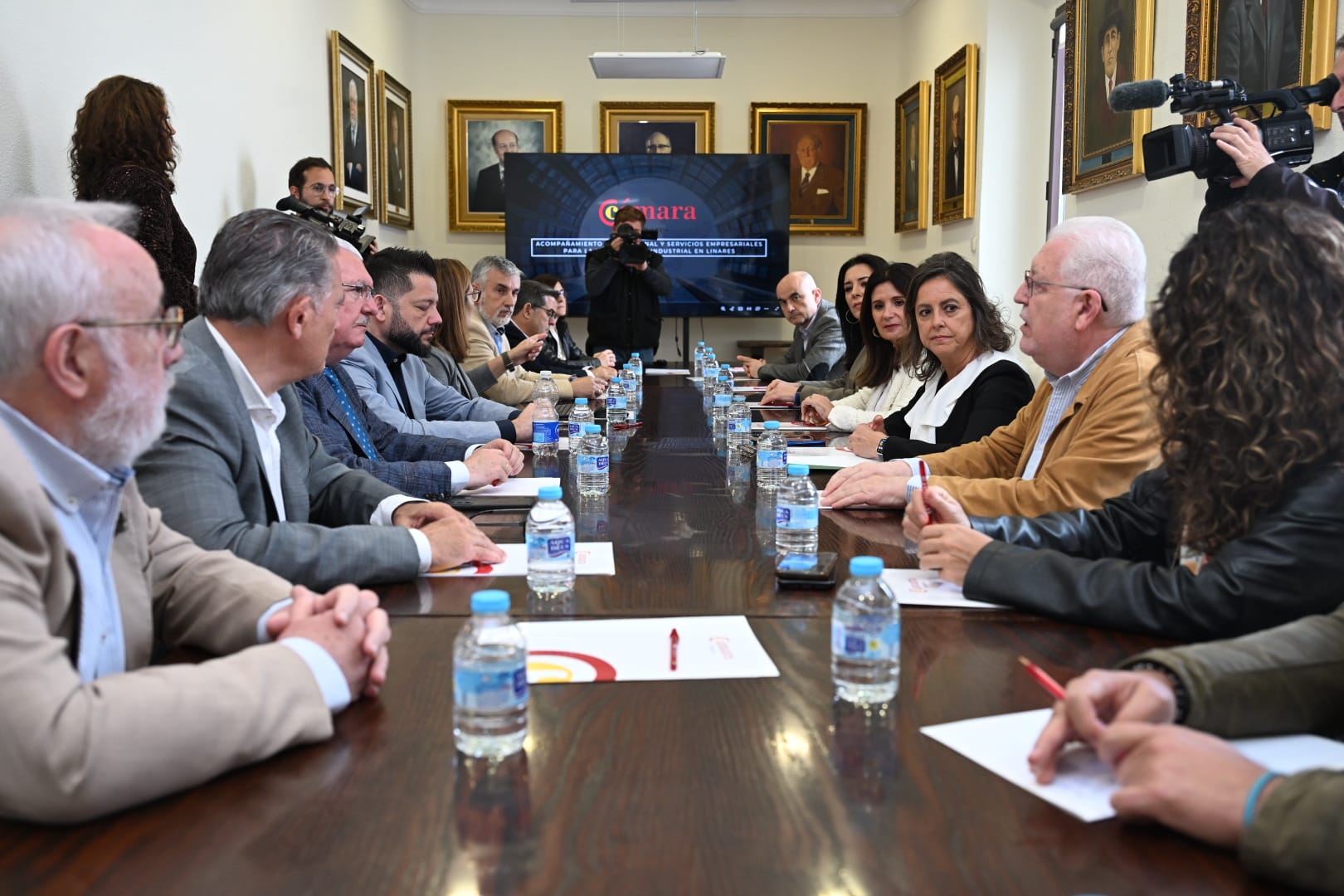 Imagen de La Junta y el Ayuntamiento refuerzan la colaboración con el tejido empresarial de Linares