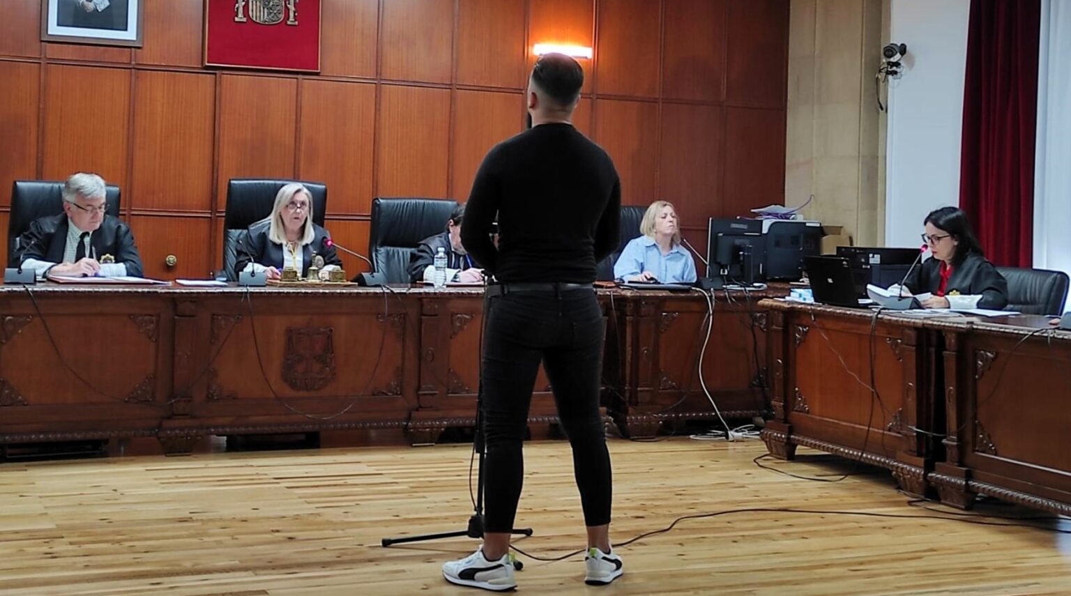 Imagen de Se enfrenta en Jaén a 12 años de cárcel por encerrar en casa a su mujer y a su hija