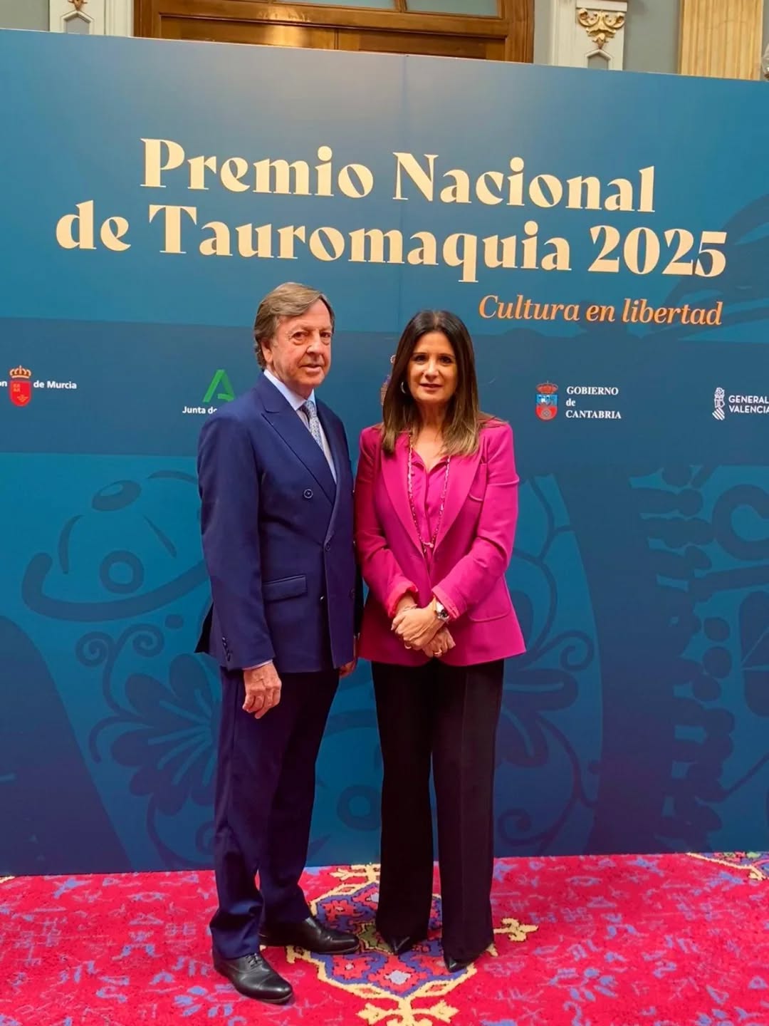 Imagen de Curro Vázquez recibe el Premio Nacional de Tauromaquia 2025 en el Senado