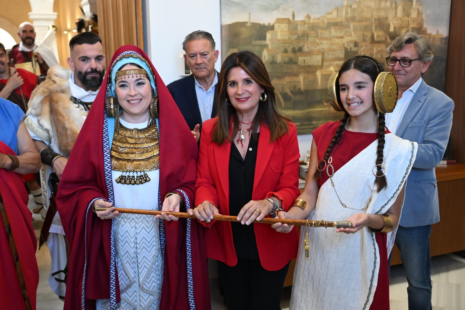 Imagen de Himilce recibe el bastón que abre oficialmente las XIII Fiestas de Cástulo