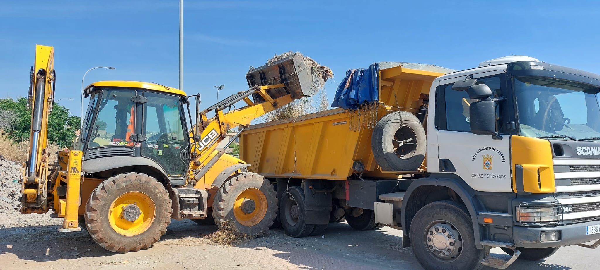 Linares intensifica la limpieza urbana con una nueva actuación extraordinaria en El Cerro