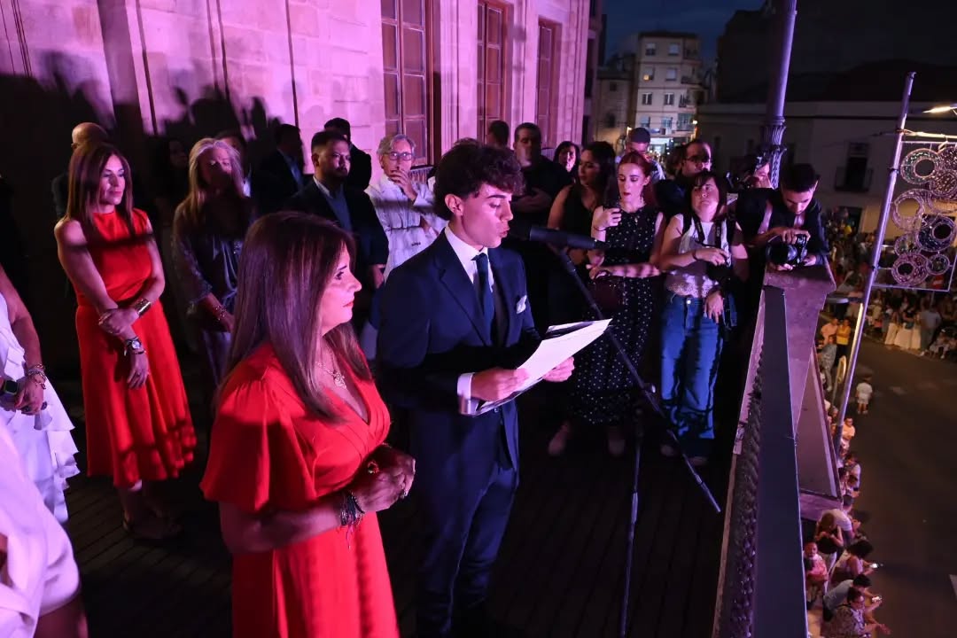 Imagen de Álvaro Patón da el pistoletazo de salida a la Real Feria de San Agustín 2026 desde el balcón del Palacio Municipal