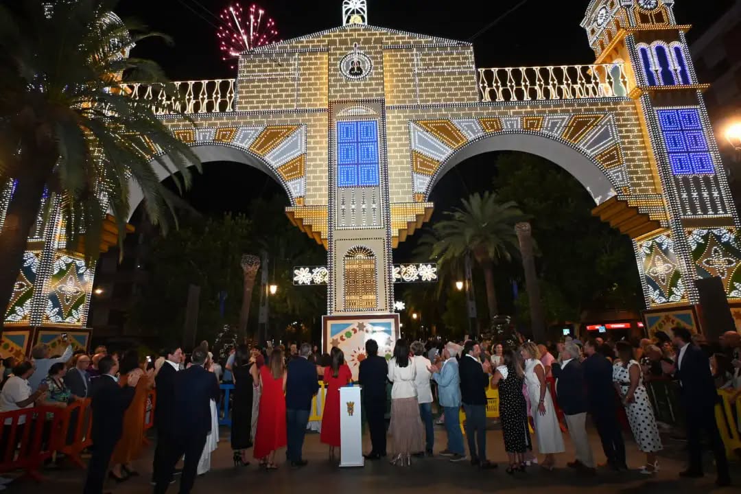 Imagen de Linares enciende la Real Feria de San Agustín 2026 con un espectáculo de luz y fuegos artificiales