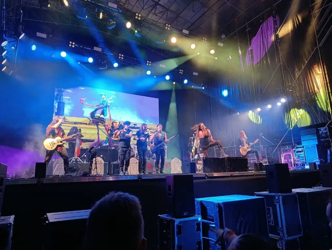 Imagen de Gran ambiente en el concierto ‘New Wave’ con las actuaciones de Mägo de Oz y Seguridad Social