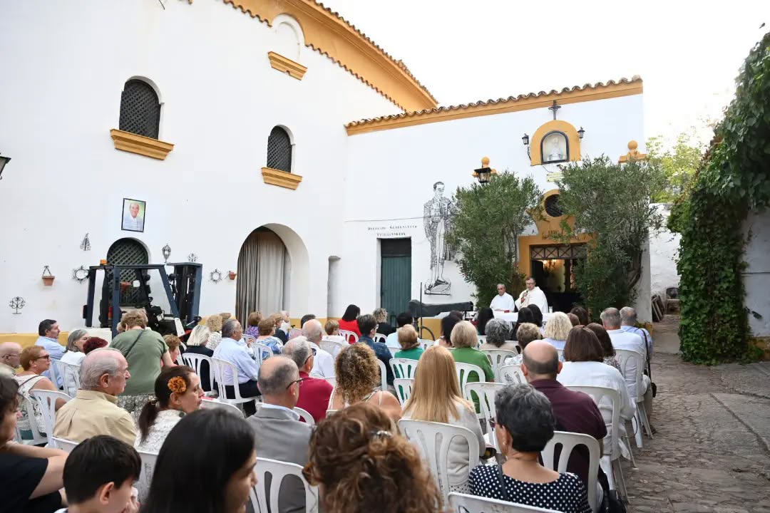 Imagen de Linares recuerda a Manolete con la tradicional misa en el Patio de Caballos de Santa Margarita
