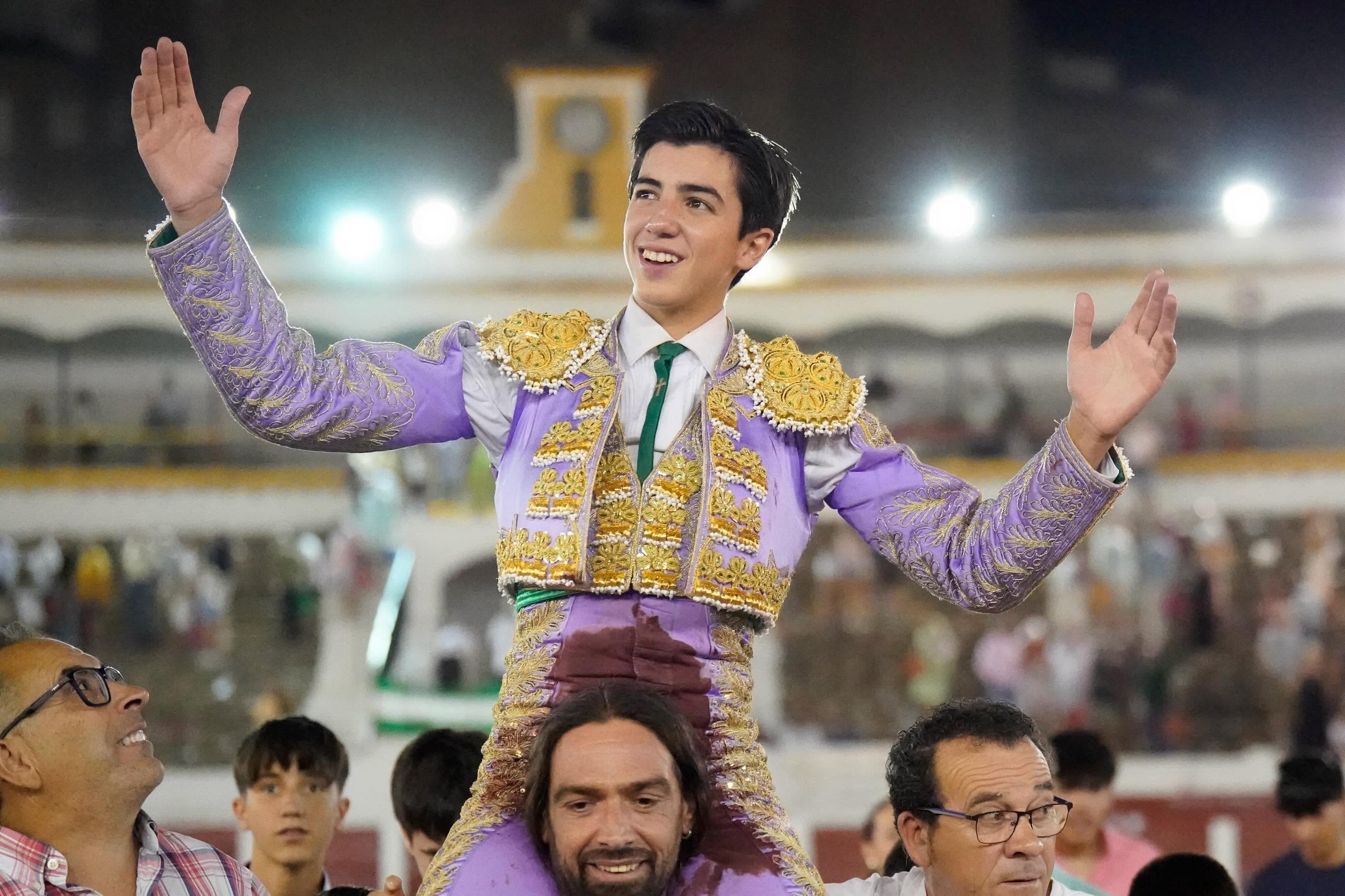 Marco Pérez prende la última llama de San Agustín con el indulto de ‘Pelón’