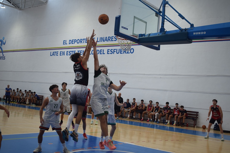 Imagen de El CB Linares sigue creciendo en pretemporada ante Coto Córdoba CB
