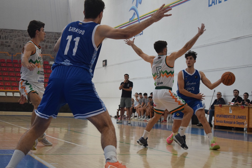 Imagen de El Linaqua CB Linares se queda sin premio ante el CB El Palo Basket4Life tras un intenso duelo en el Julián Jiménez