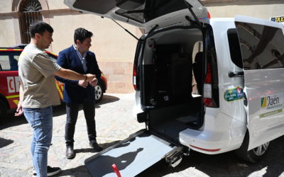 Imagen de Ya en servicio desde hoy un taxi adaptado para personas con movilidad reducida en Linares