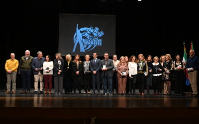 Imagen de El Ayuntamiento rinde homenaje a una treintena de docentes jubilados en el pasado curso