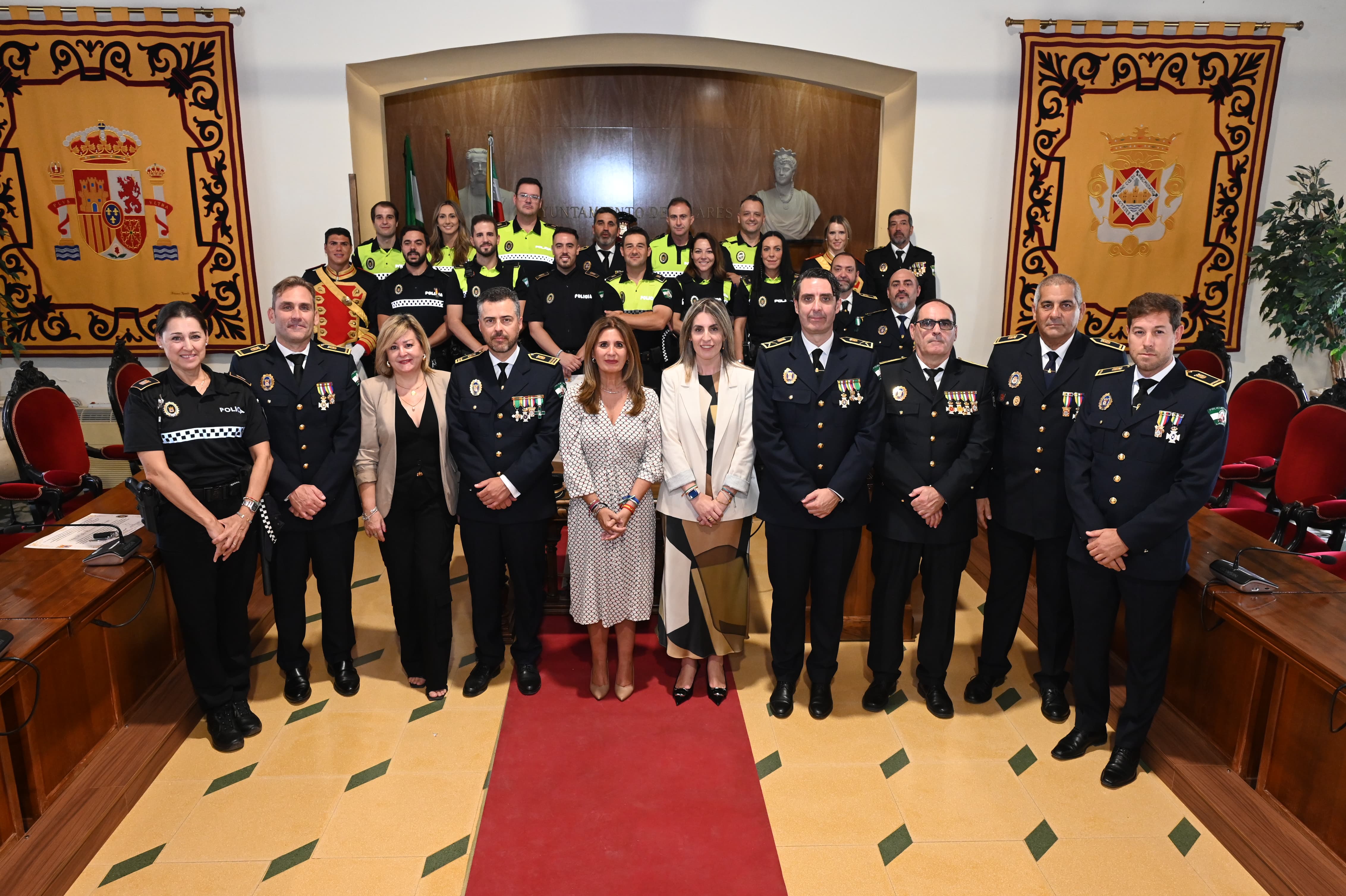 Imagen de La Policía Local de Linares conmemora la festividad de su Patrona y Protectora con una entrega de condecoraciones por méritos.