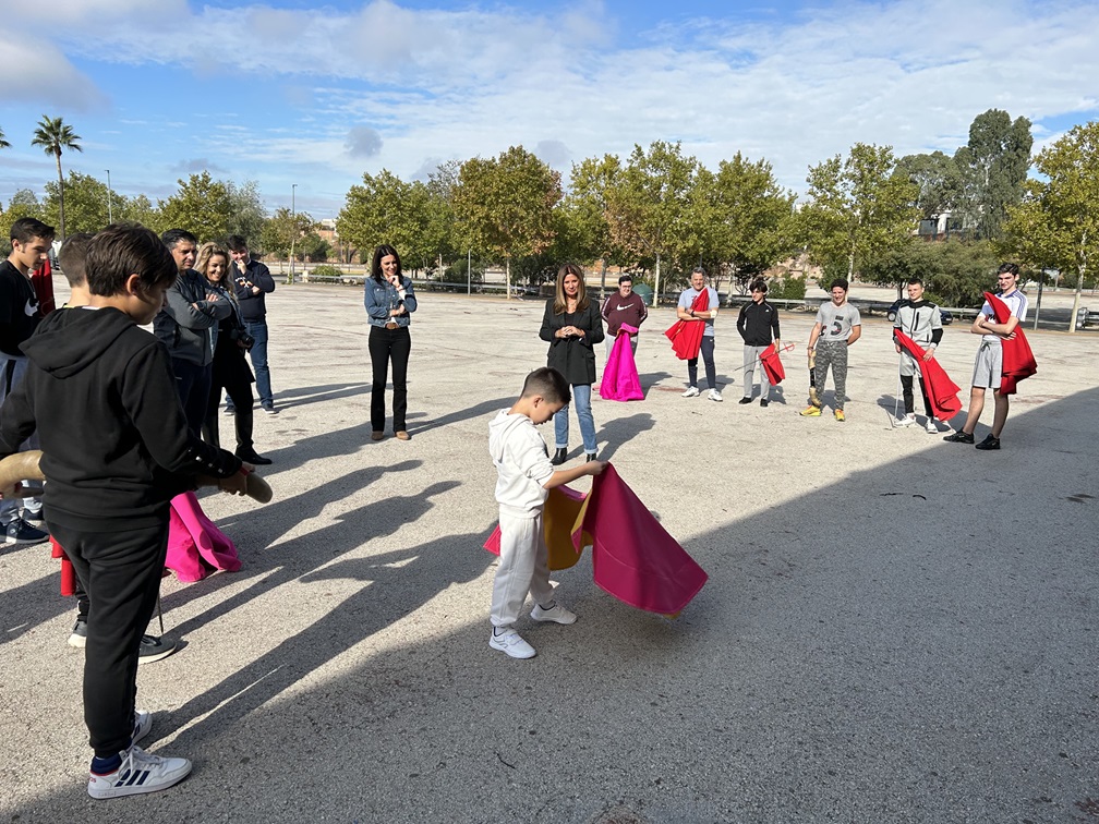 Imagen de La alcaldesa pone en valor la labor de formación y promoción del toreo de la Escuela Cultural de Tauromaquia de Linares