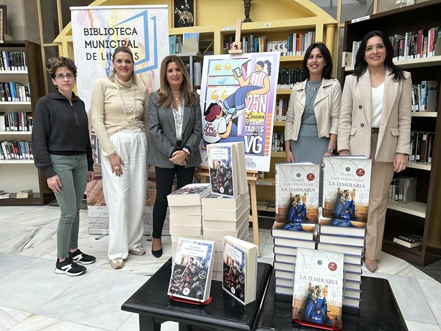 Imagen de Igualdad entrega a la Biblioteca Municipal 40 ejemplares de libros para promover la visibilidad de las mujeres en la literatura y la historia